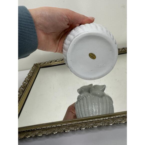 Adorable Vintage Ceramic Planter - Two Kittens in a Basket - White Cats / Kitten - Picture 9 of 10